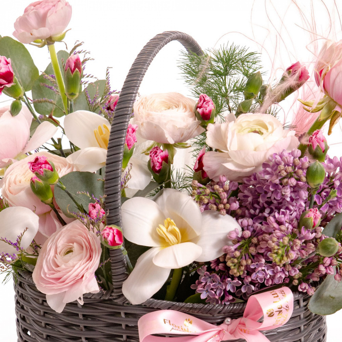 Cos cu ranunculus si liliac