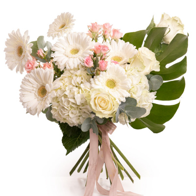 Buchet cu gerbera, trandafiri si monstera